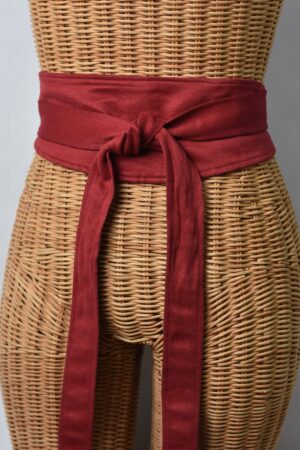 A close up of the waist belt on a wicker basket